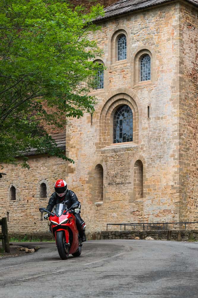 moto-camping-shooting Albergue para moteros